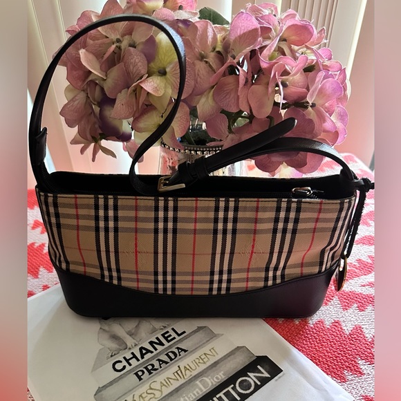 👜 BURBERRY HANDBAG 👜- 💯 authentic - Picture 1 of 15